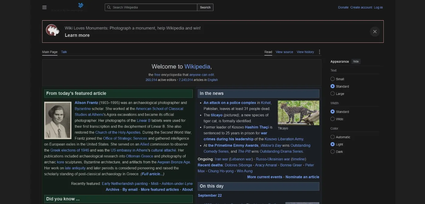 The same Wikipedia page with GoDarkMode switched on